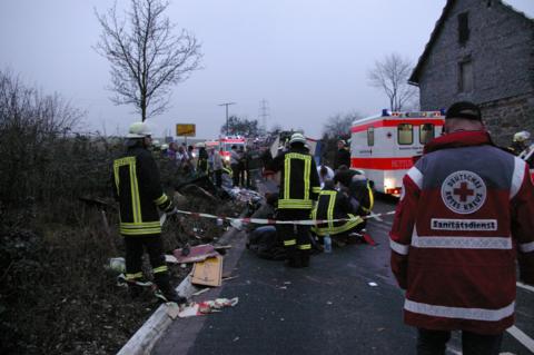 Einsatz 2007 Unfall Kreisel 1
